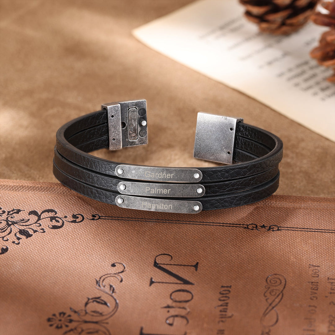 Customizable dark grey leather bracelet with three engravings - Herzschmuck